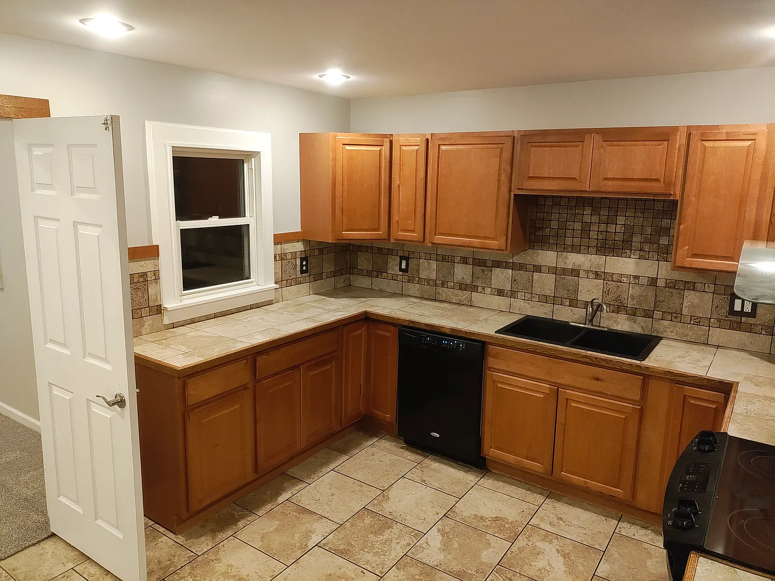 3 bed, 1288 sqft, $1,700 — Photo 3