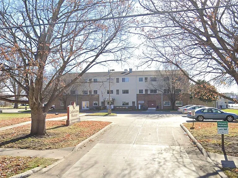 904 E Milwaukee Ave — Photo 2