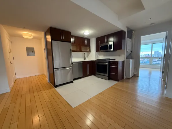 302 2nd Street image 4 of 11