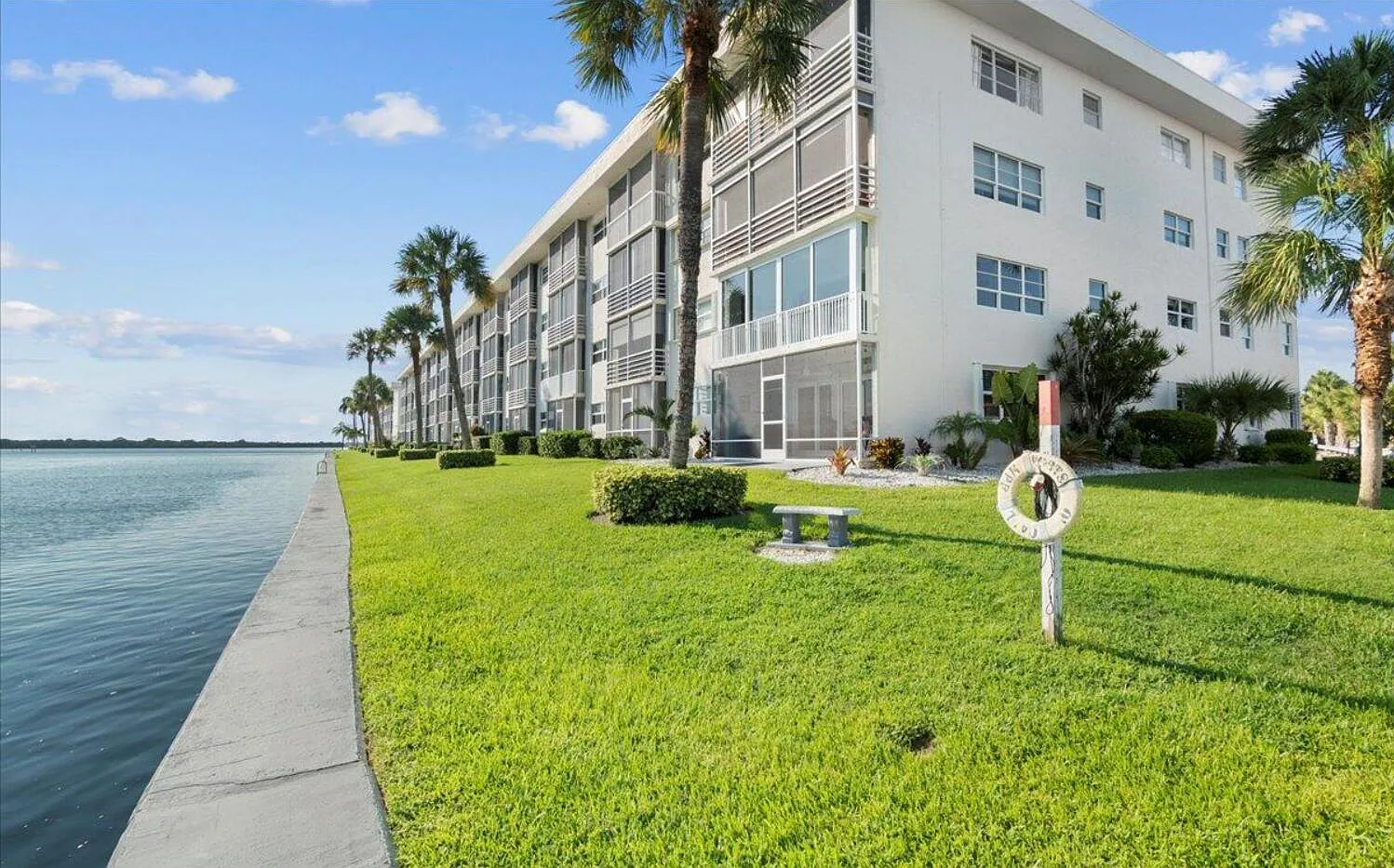 2 bed, 2.0 bath, 1010 sqft, $3,750 — Photo 3