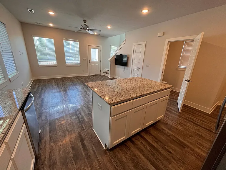 540 S Kickapoo Ave — Photo 6