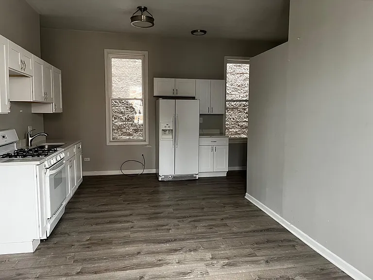543 N Noble St — Photo 6
