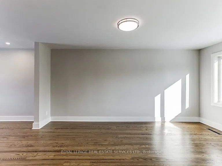 158 Finch Ave E #MAIN FLOOR — Photo 4