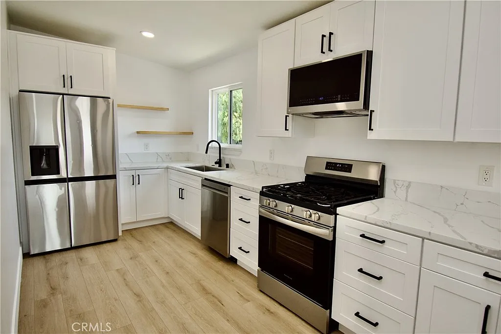 3 bed, 2.0 bath, 1500 sqft, $4,000 — Photo 3