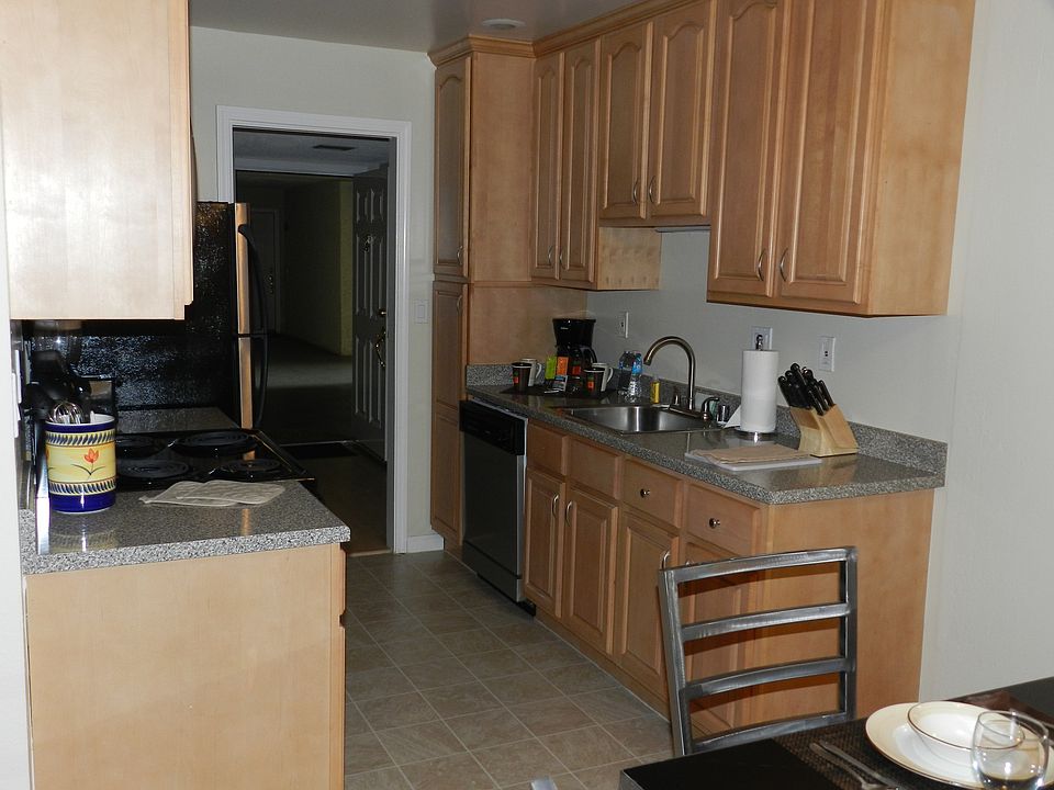 1st image of 450 Oak Grove Ave APT 106