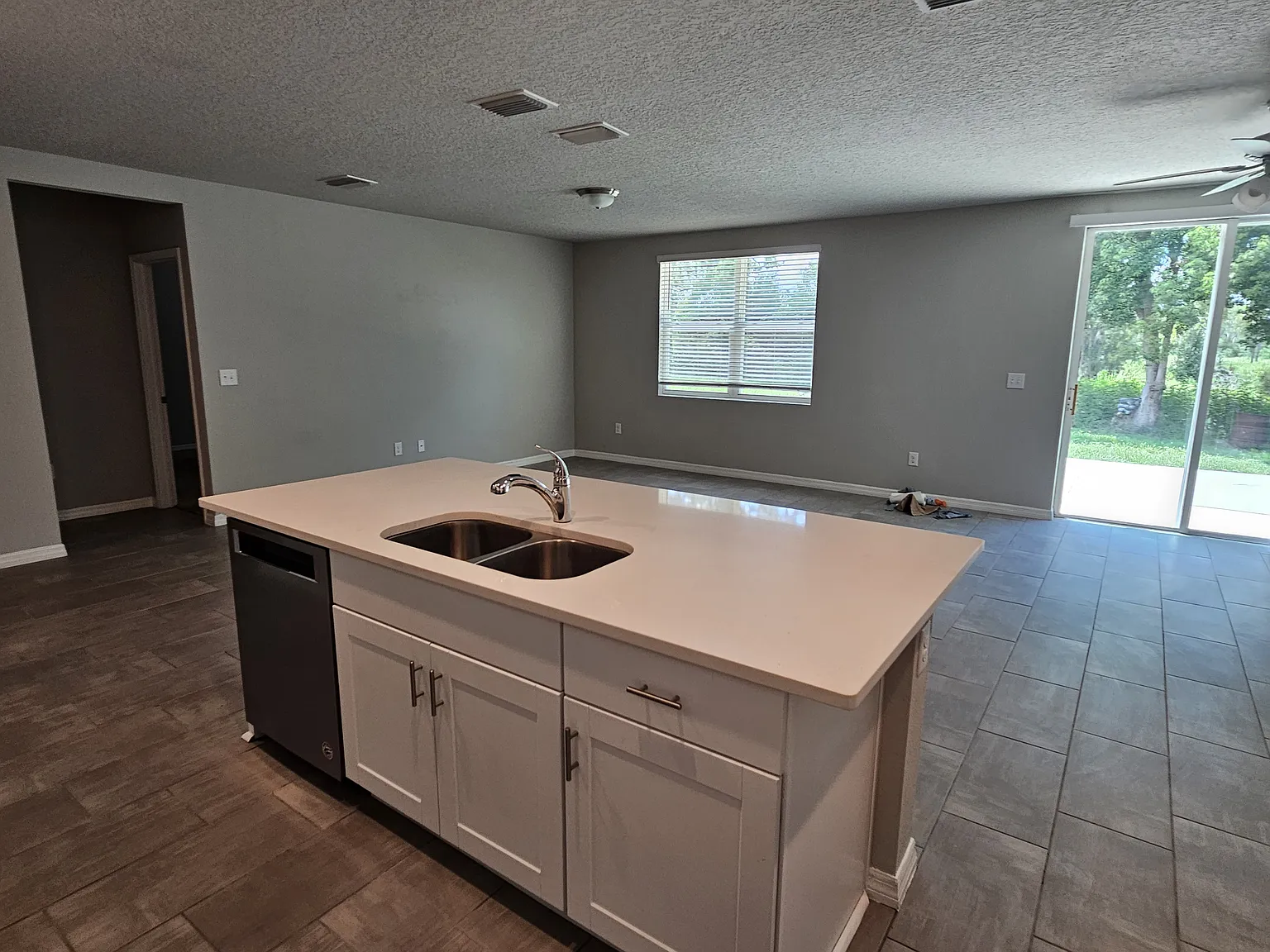 4 bed, 1840 sqft, $2,400 — Photo 3
