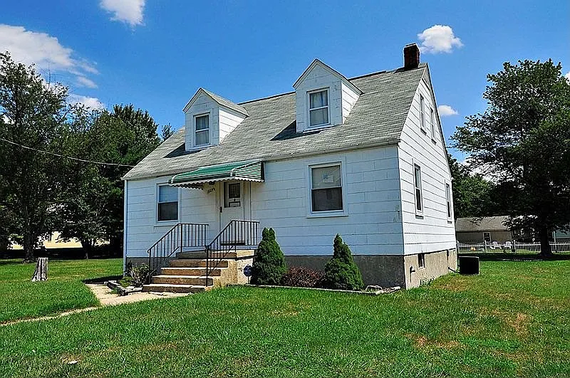 1925 Featherbed Ln photo 1