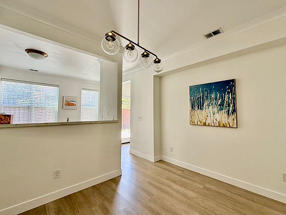 4th image of 102 Concord Cir