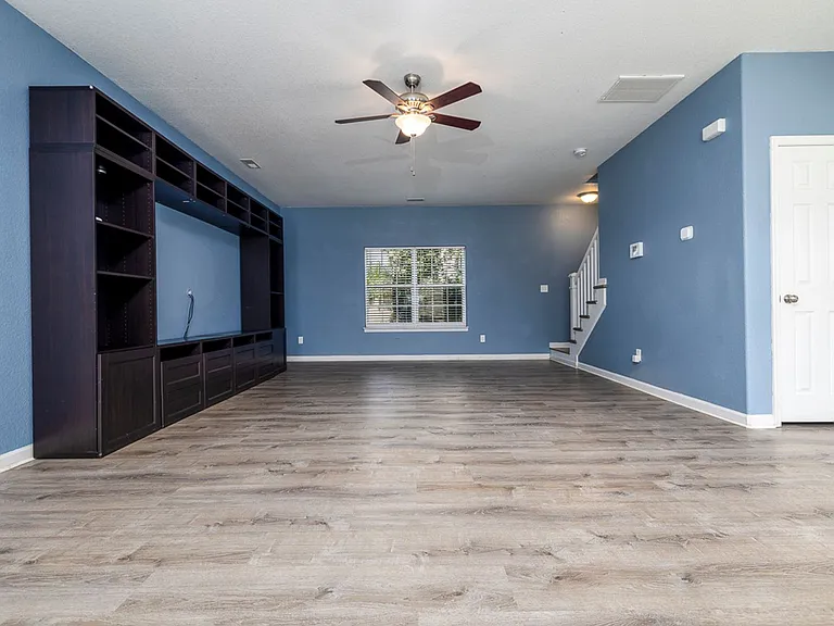 7713 Cortlandt Pl — Photo 11