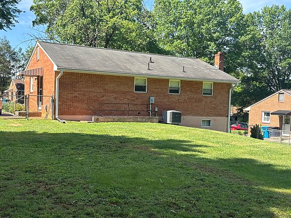 3rd image of 4644 Casper Dr NE