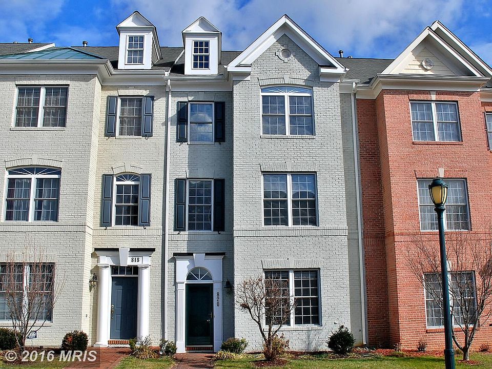 1st image of 820 Royal Cres