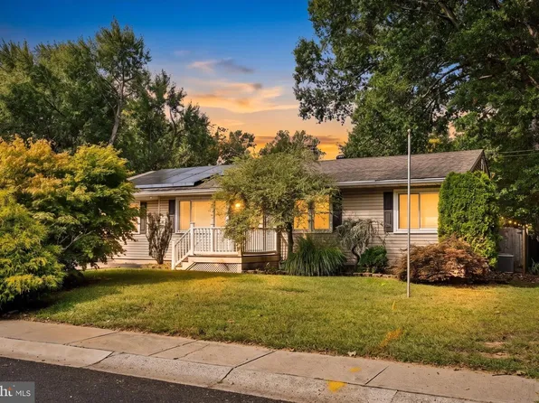 41 Cedar St, New Egypt, NJ 08533