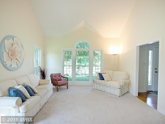 5th image of 7121 Chardon Ct