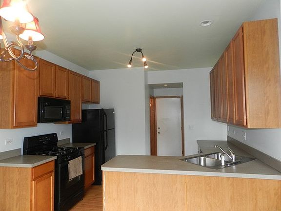 5th image of 4165 Blackstone Dr