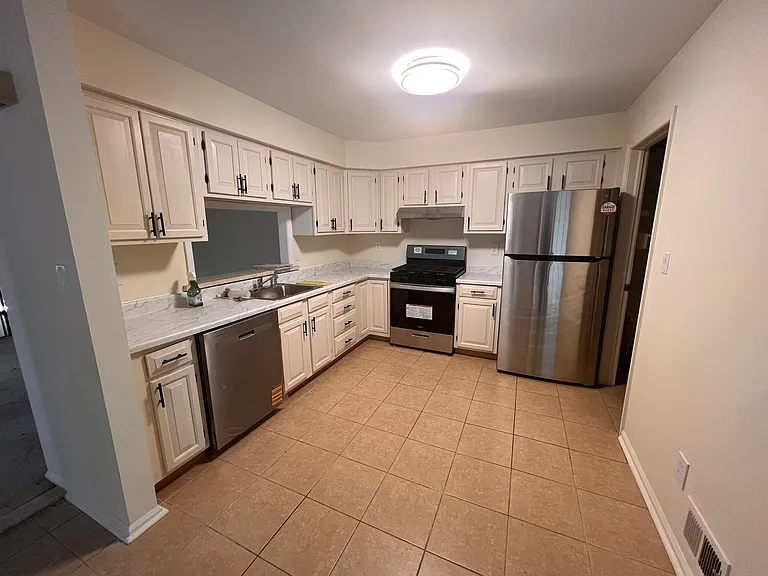 5207 Stonehedge Rd — Photo 8