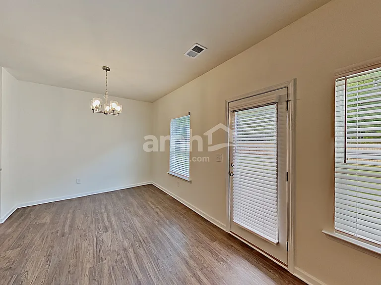 516 Woodall Rd — Photo 7
