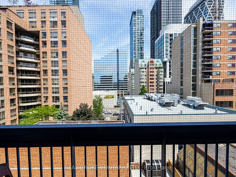 105 McCaul St #708 — Photo 15