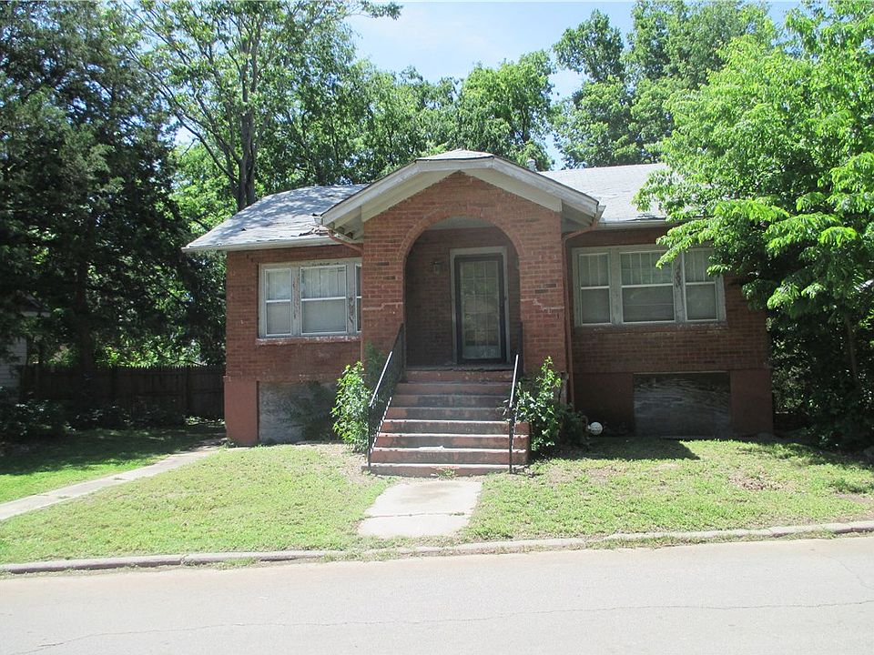 2nd image of 412 Park Dr