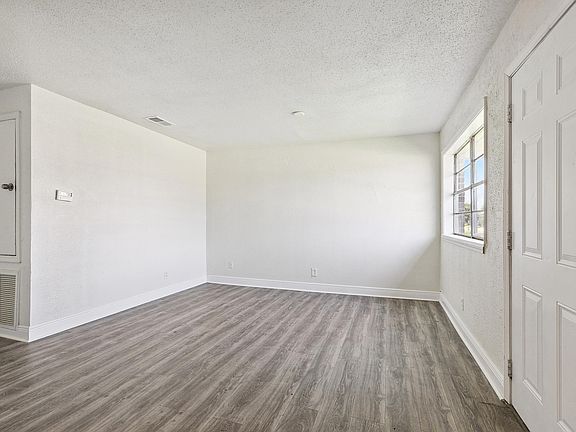2nd image of 2076 Carver Dr