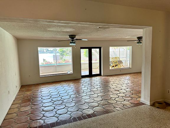 3rd image of 373 N Point Ct