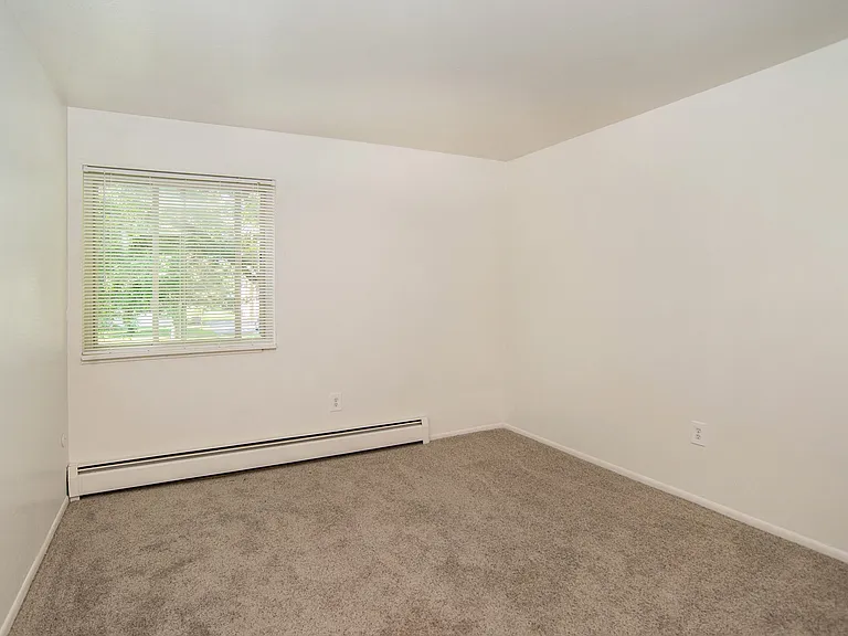 Sunflower Apartments — Photo 14