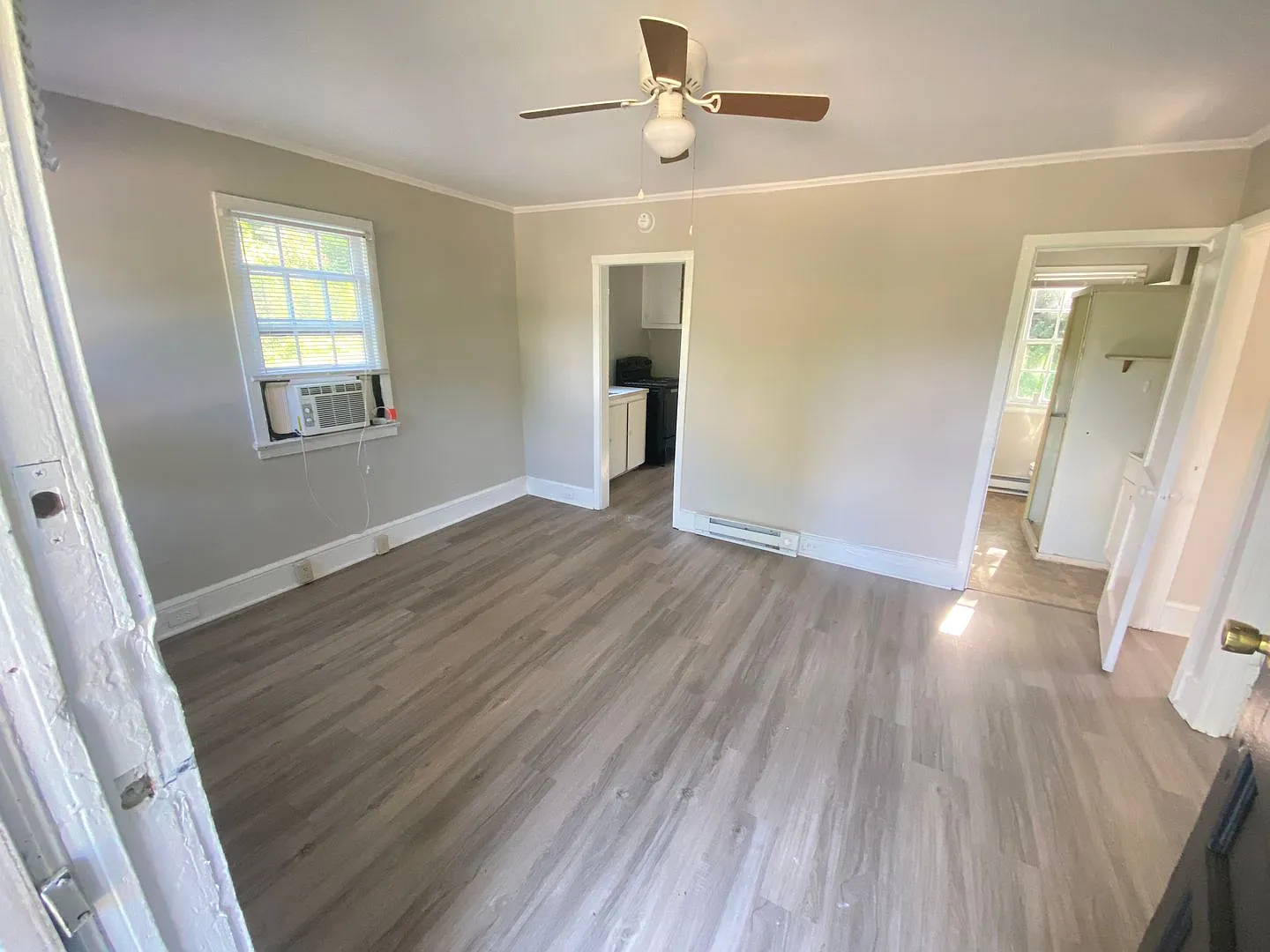 Small 2 Bedroom 1 Bathroom house very close to Kannapolis Research Campus — Photo 2
