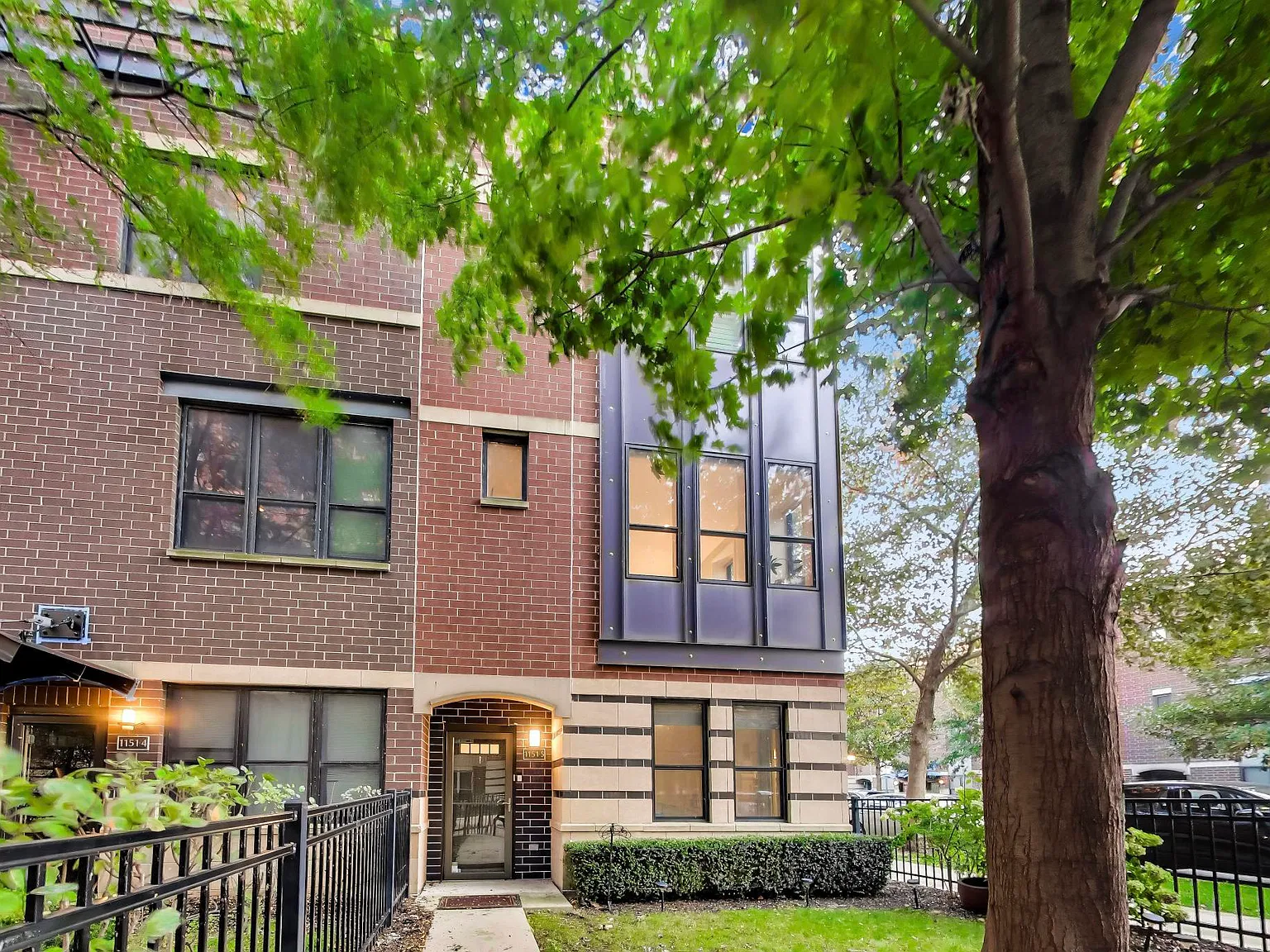 3 bed, 2000 sqft, $5,995 — Photo 1