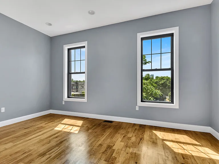 28 Roosevelt Pl #2 — Photo 8