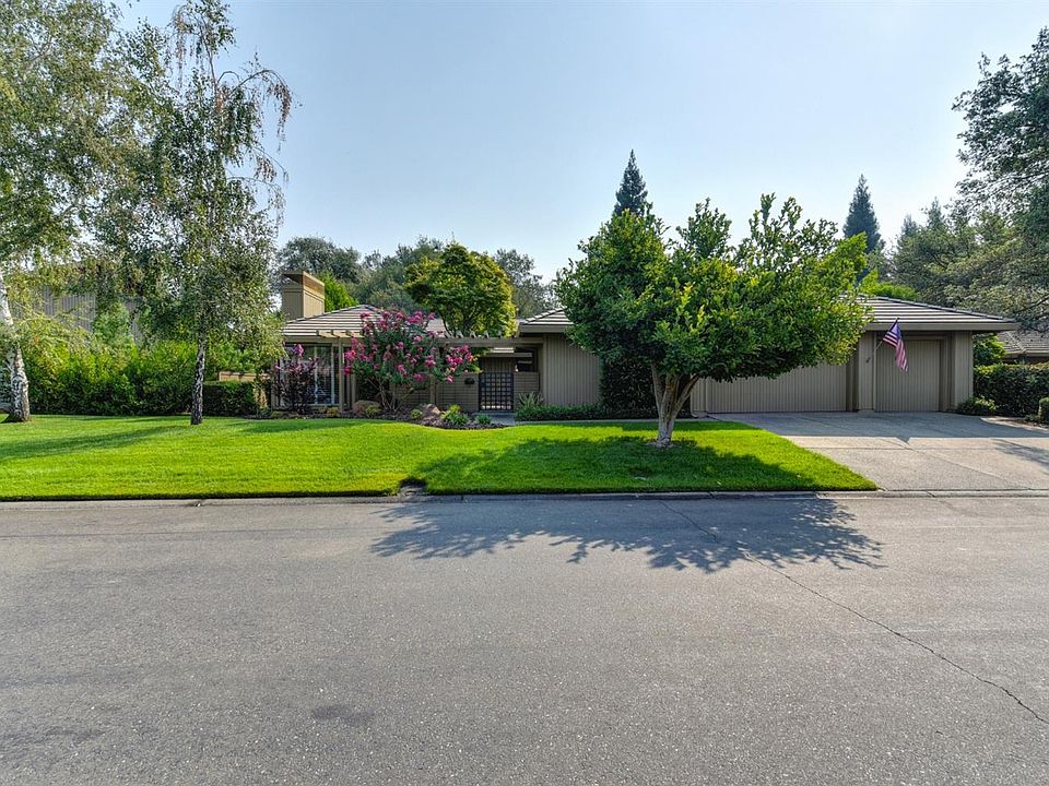 2nd image of 11493 Huntington Village Ln