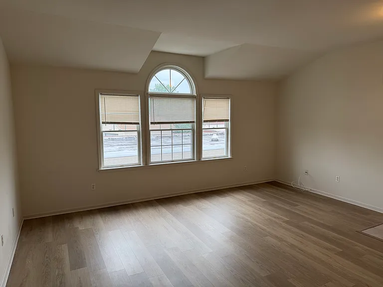 35 Prospect St #10 — Photo 5
