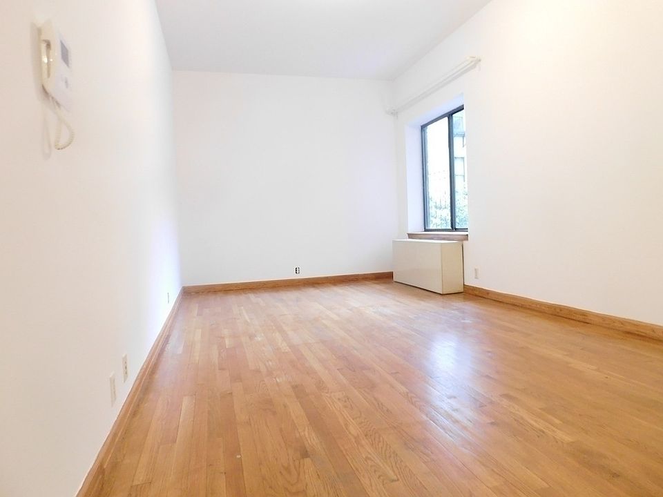 2nd image of 455 W 46th St #4DD