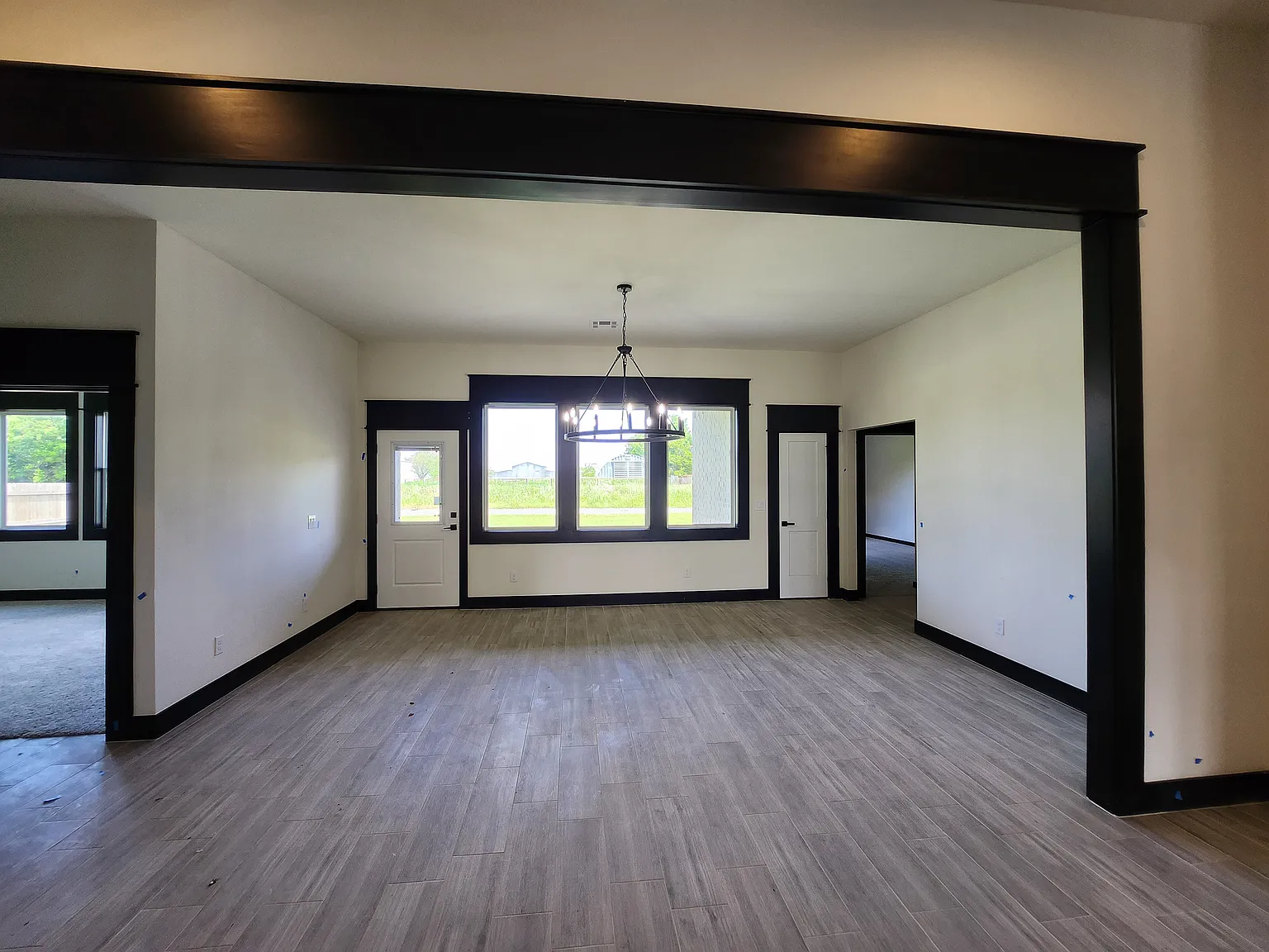 5 bed, 2915 sqft, $2,895 — Photo 3