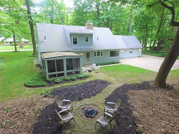 2nd image of 3581 Edgewood Dr
