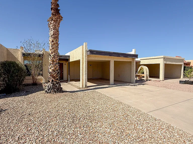 812 W Duke Dr — Photo 2
