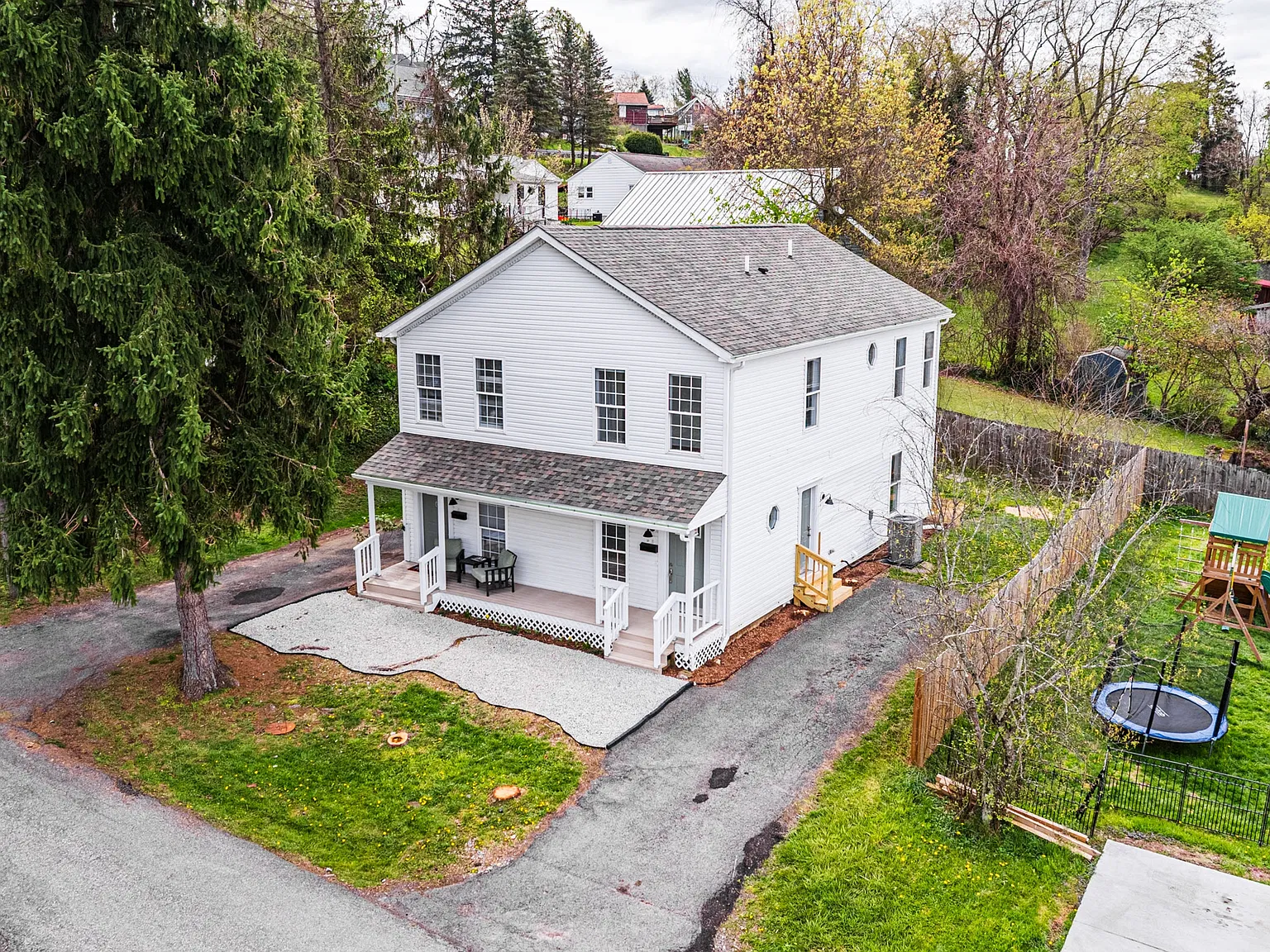 301 Davis St — Photo 1