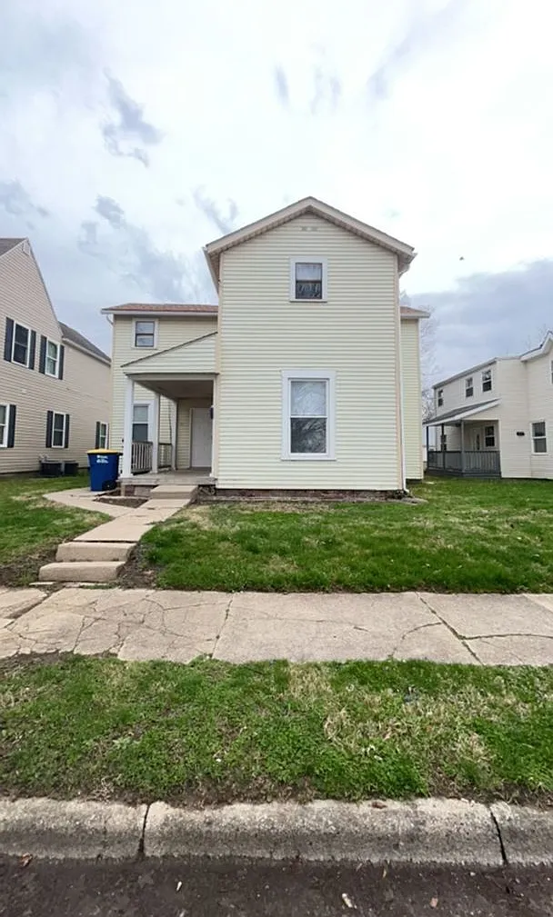 Preleasing For August! Close To Campus — Photo 3