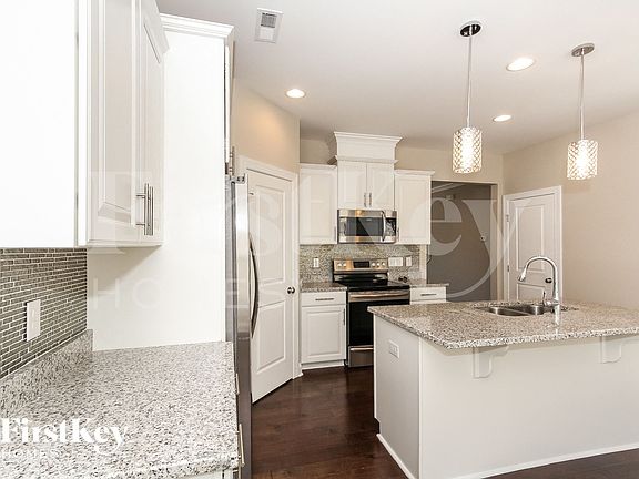 5th image of 8745 Aspinwall Dr