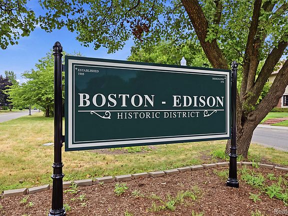5th image of 1636 W Boston Blvd