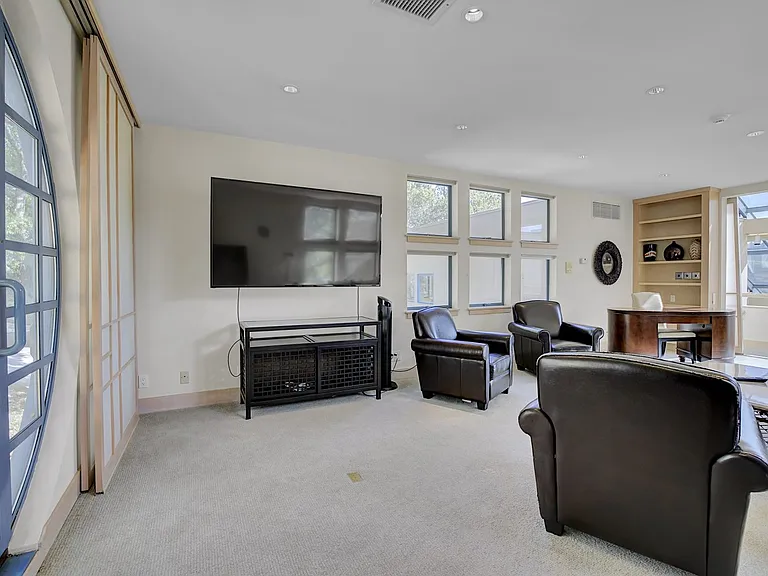 319 Tappan Ter — Photo 68