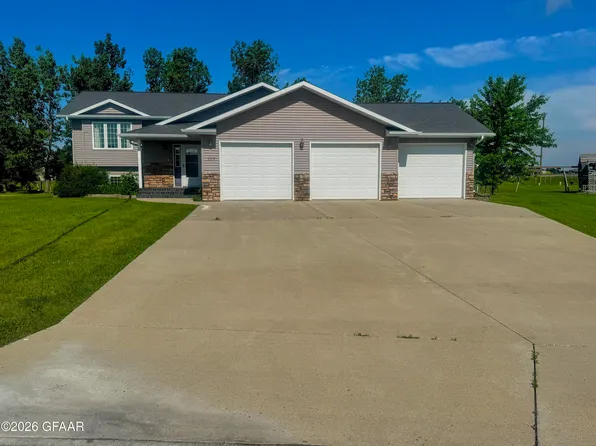 109 Whitetail Ct SE, Devils Lake, ND 58301
