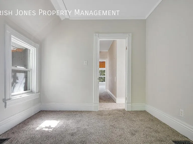 222 W Ferry St — Photo 13