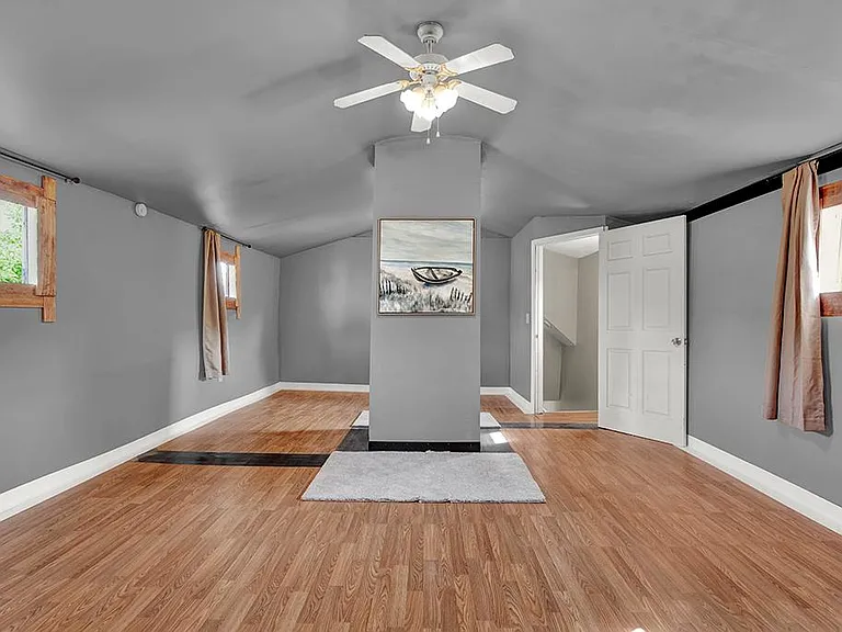 220 Crest Ave — Photo 1
