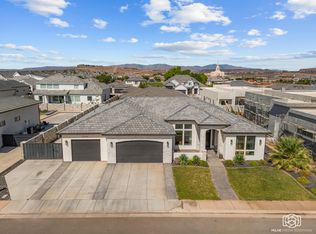 3758 S McKenzie Ln, Washington, UT 84780