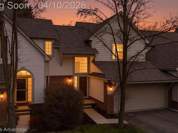 38154 Saratoga Cir, Farmington, MI 48331