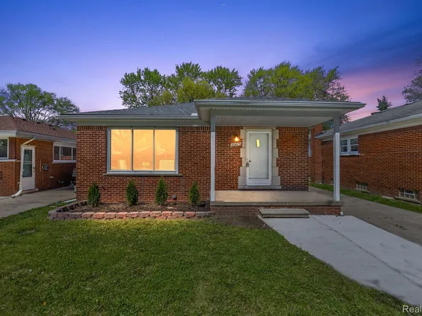 20275 Hunt Club Dr, Harper Woods, MI 48225