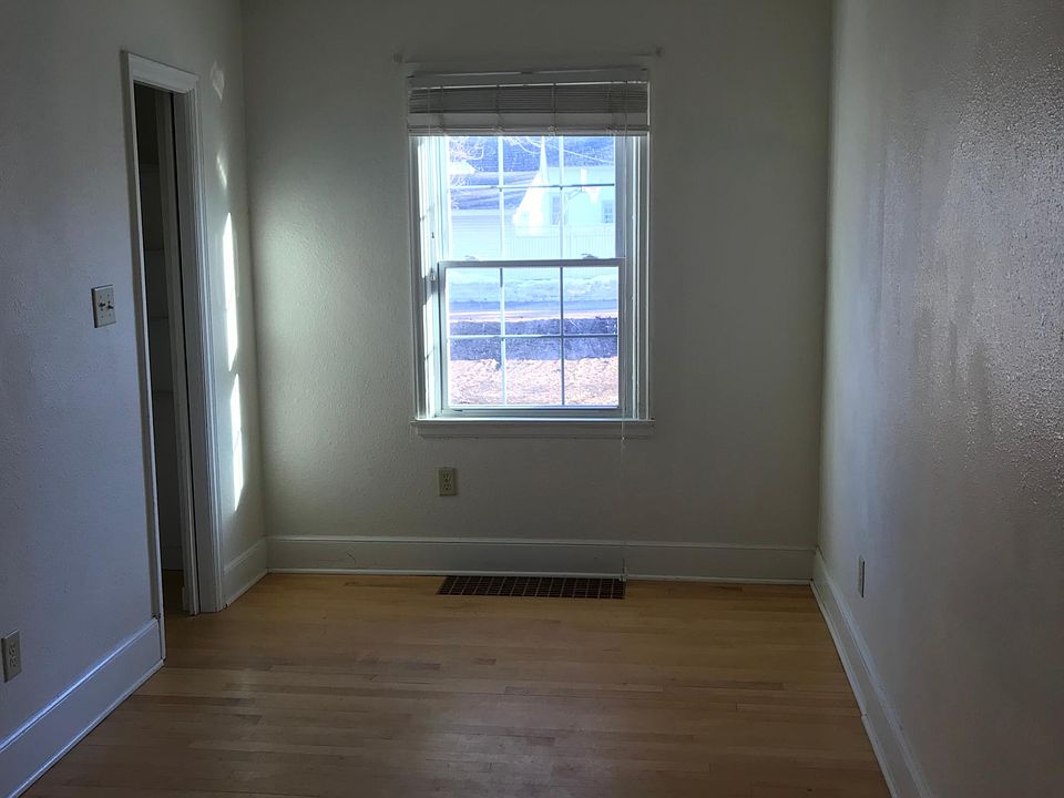 2nd image of 615 2nd Ave NW