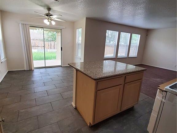 5th image of 369 Copper Bluff Dr
