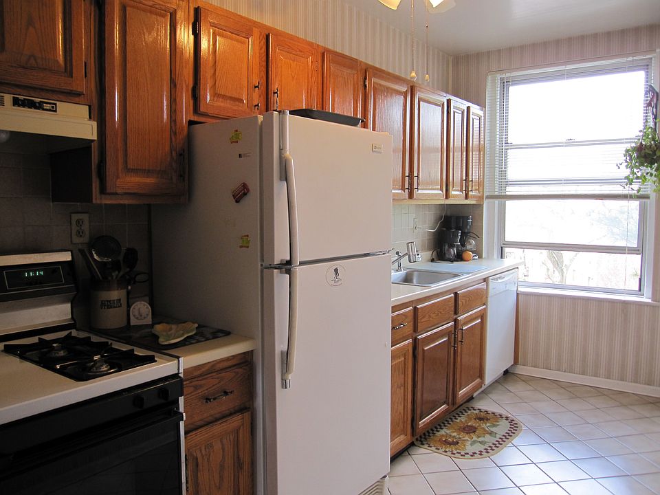 1st image of 472 Gramatan Ave APT P3