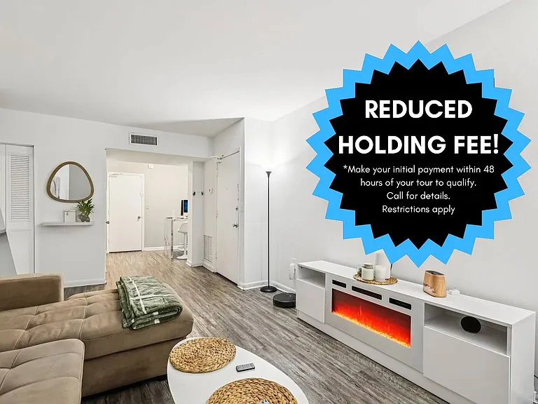 Elevate your living at Luna at Hollywood Apartments with reduced holding fees! Enjoy this stylish space designed for comfort and convenience. Don't miss outcall today for more details and secure your new home!