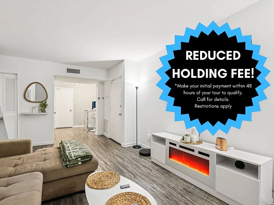 Elevate your living at Luna at Hollywood Apartments with reduced holding fees! Enjoy this stylish space designed for comfort and convenience. Don't miss outcall today for more details and secure your new home!